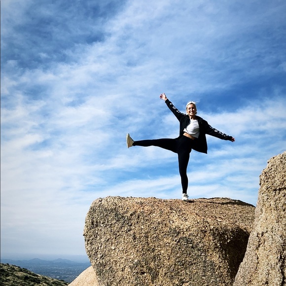 Meet your Posher, Adriana - Picture 4 of 8